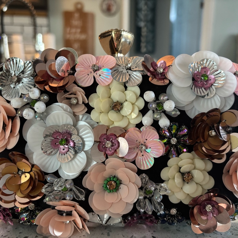 Stunningly Elegant floral Embellished Clutch from Dubai - Picture 10 of 11